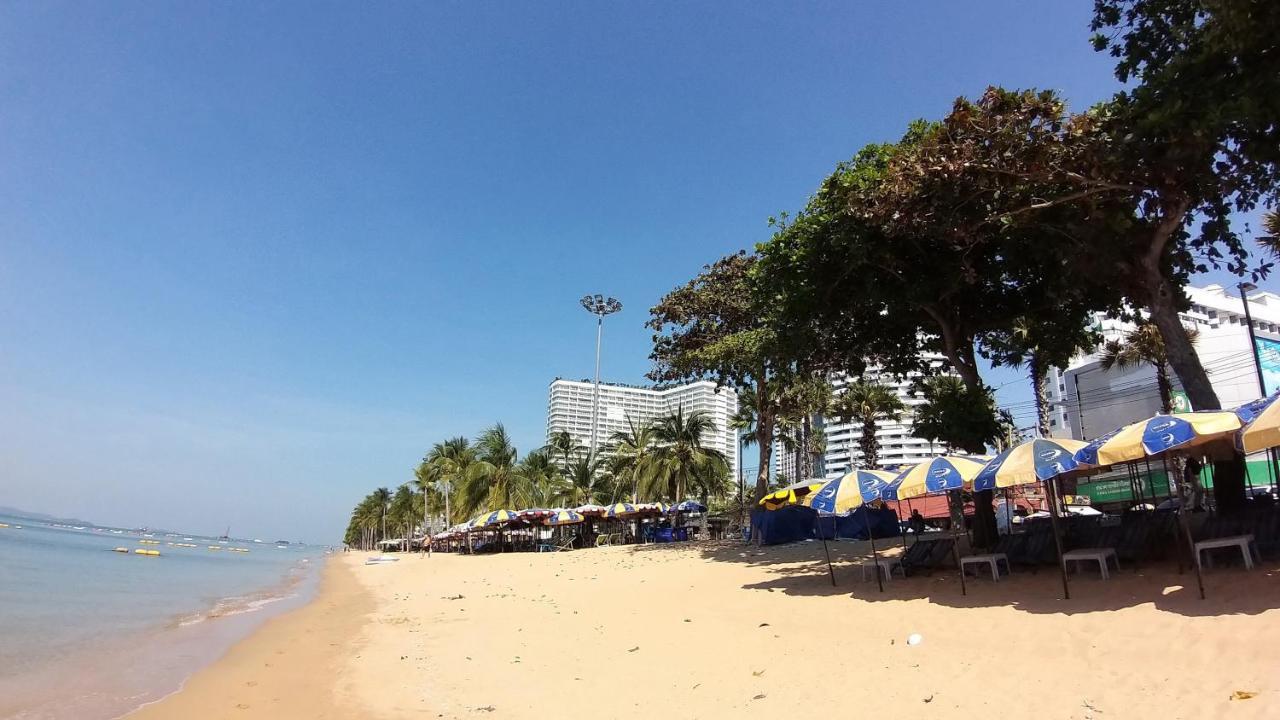 Max'S Beach House Hotel Pattaya Bagian luar foto